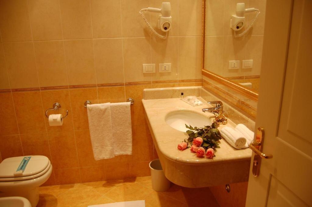 Hotel Motel Gold Calcinate Exterior foto