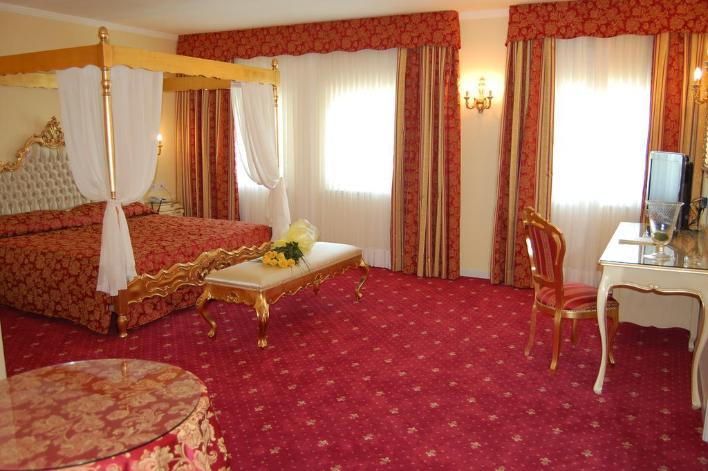 Hotel Motel Gold Calcinate Quarto foto