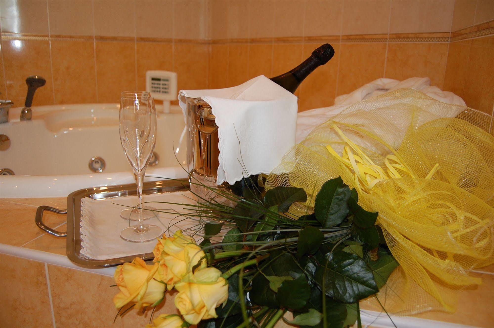 Hotel Motel Gold Calcinate Exterior foto