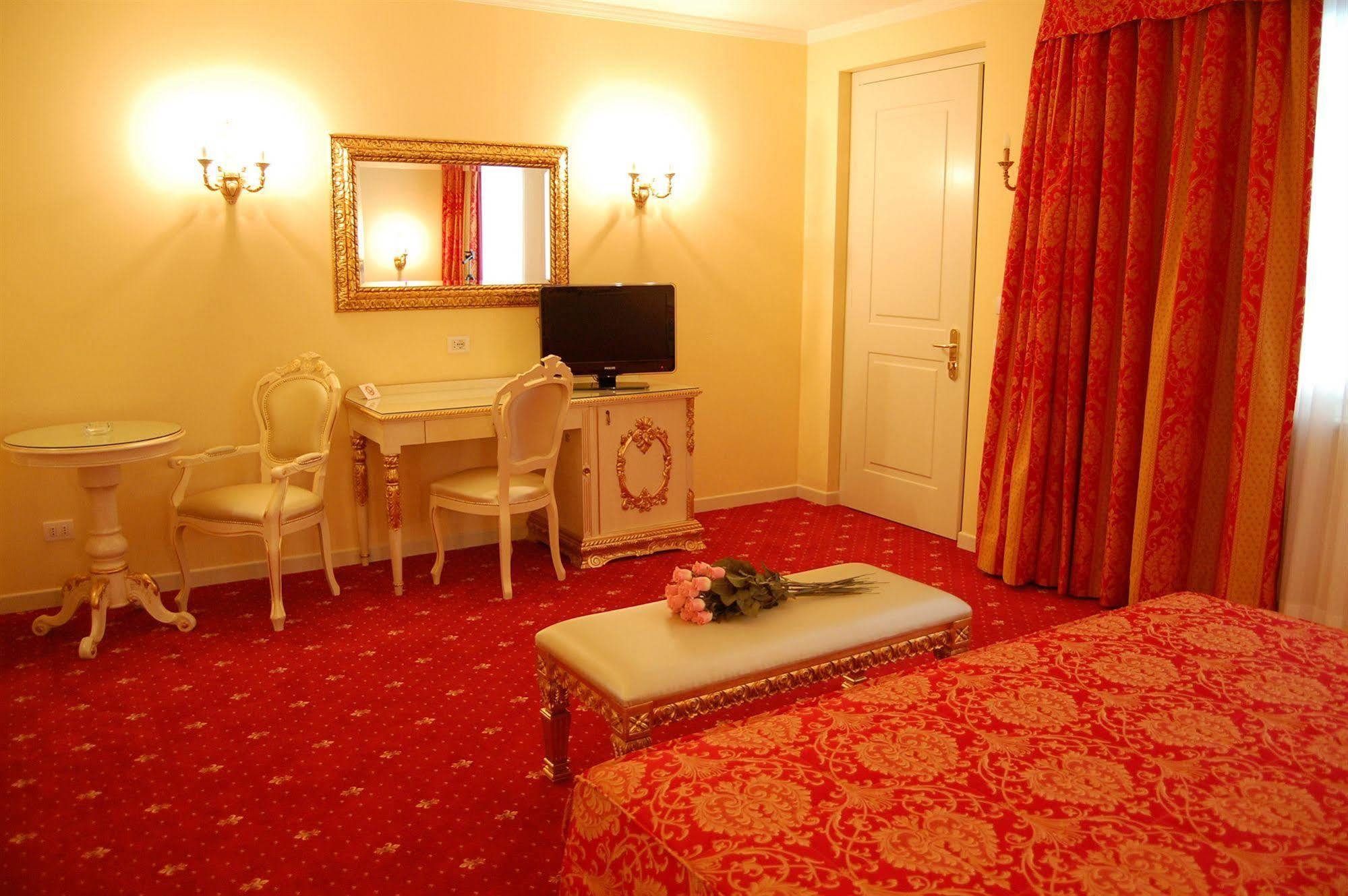 Hotel Motel Gold Calcinate Exterior foto
