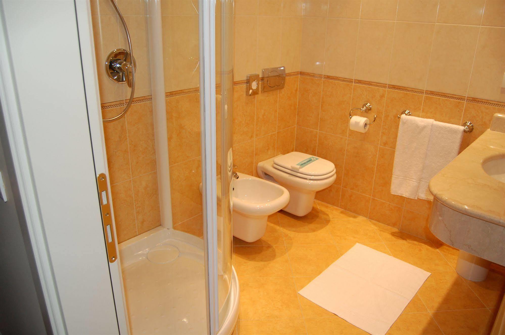 Hotel Motel Gold Calcinate Exterior foto
