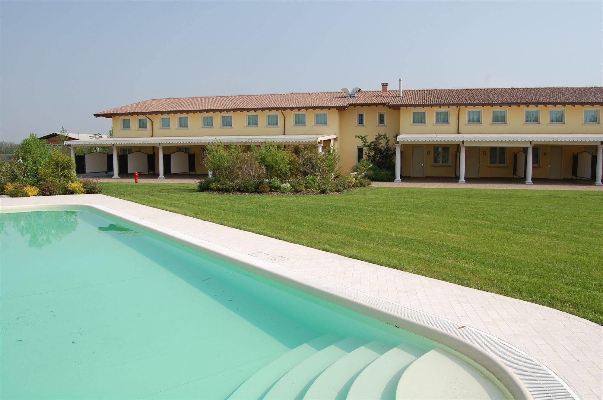 Hotel Motel Gold Calcinate Exterior foto